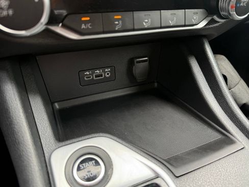 Used 2022 Nissan Sentra SV FWD image 18