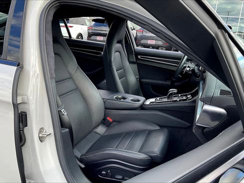 Used 2022 Porsche Panamera Turbo S image 9