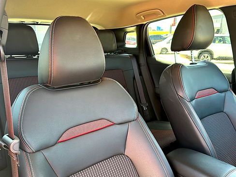 Certified 2025 Nissan Kicks SR FWD image 22