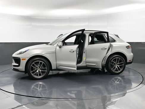 Certified 2026 Porsche Macan AWD/4WD image 36