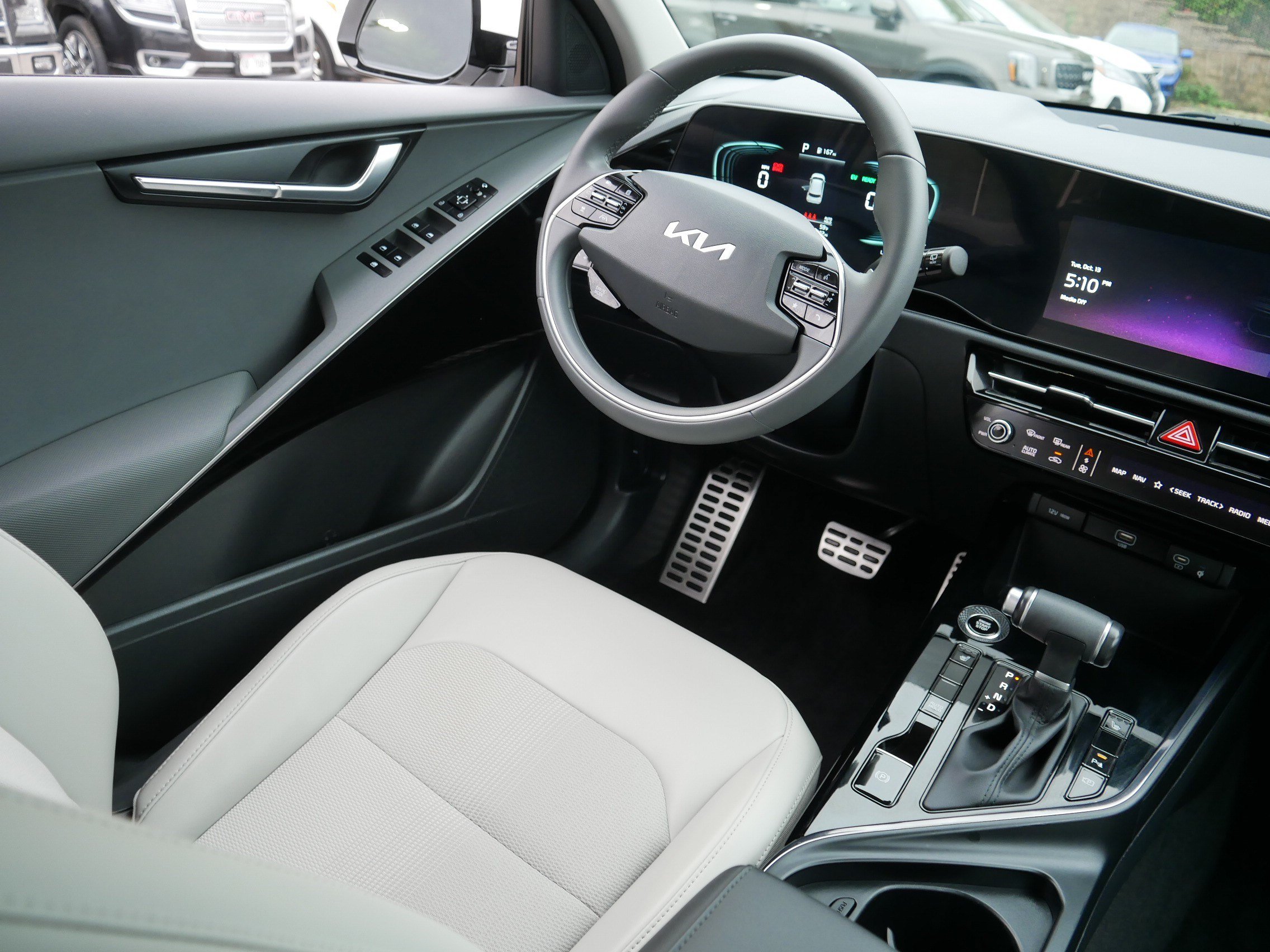 Certified 2025 Kia Niro EX Touring FWD image 9