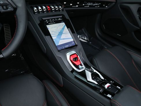 Used 2024 Lamborghini Huracan EVO image 29