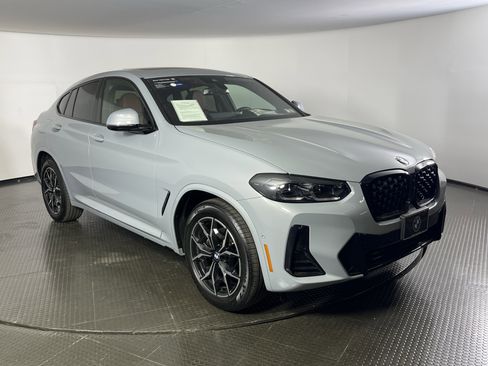 Certified 2025 BMW X4 xDrive30i w/ Premium Package AWD/4WD image 3