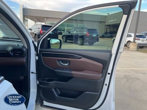 Used 2025 Honda Pilot Elite image 24