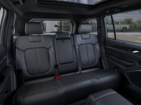 New 2025 Jeep Grand Cherokee Limited w/ Luxury Tech Group II image 15