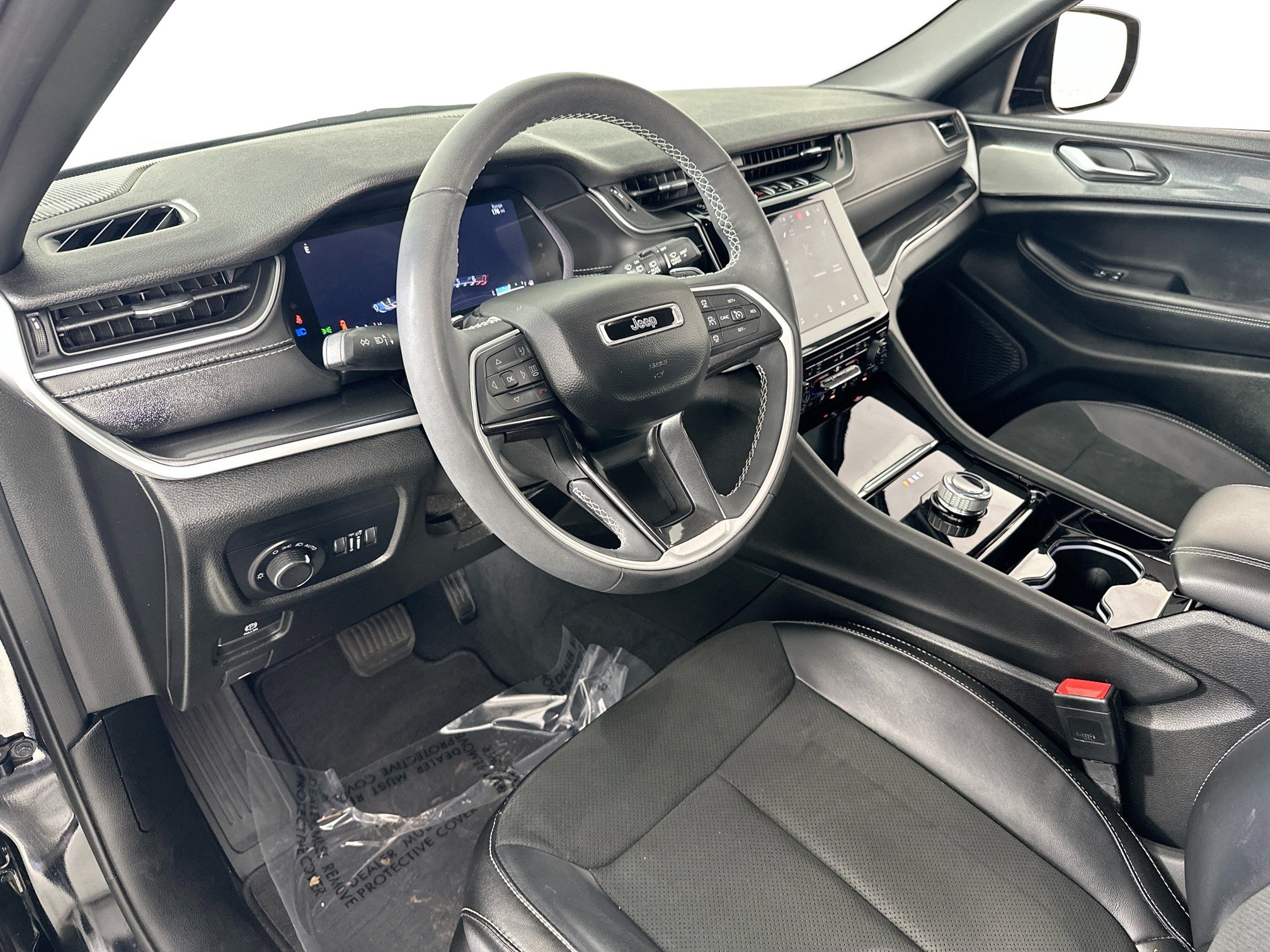 Used 2023 Jeep Grand Cherokee Altitude AWD/4WD image 9
