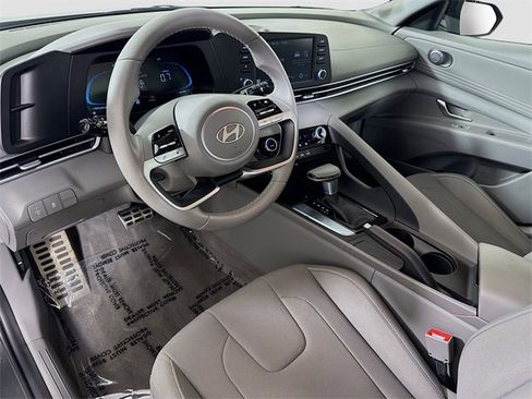 Certified 2025 Hyundai Elantra Sport image 18