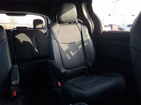 New 2026 Toyota Sienna Platinum image 15