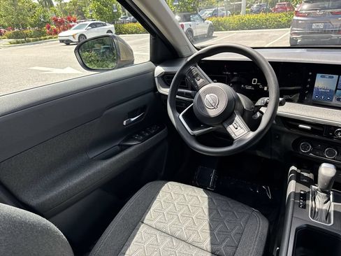 Used 2025 Nissan Kicks SV FWD image 21
