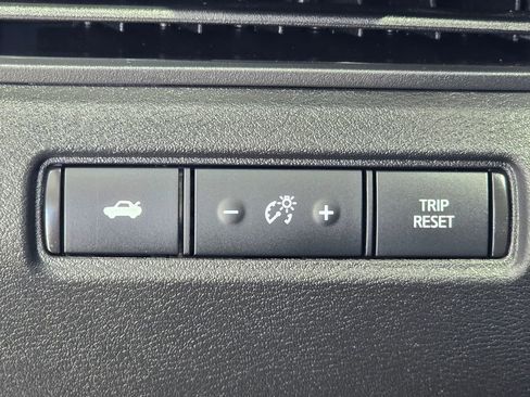 Used 2025 Nissan Altima 2.5 SV FWD image 16
