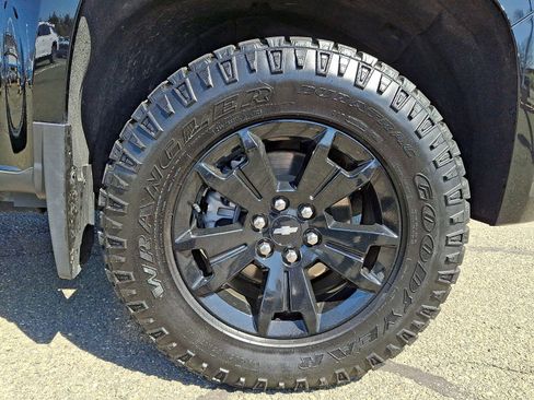 Used 2022 Chevrolet Colorado Z71 w/ Z71 Midnight Edition AWD/4WD image 9