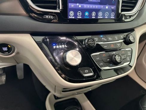 Used 2018 Chrysler Pacifica Touring-L Plus w/ Advanced Safetytec Group image 20