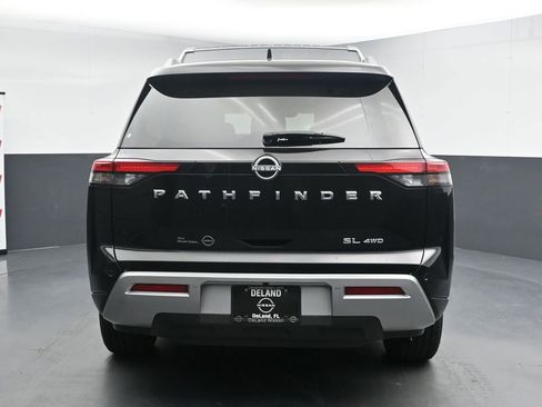 Used 2023 Nissan Pathfinder SL AWD/4WD image 8