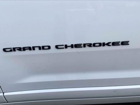 Used 2022 Jeep Grand Cherokee L Overland w/ Luxury Tech Group IV image 10