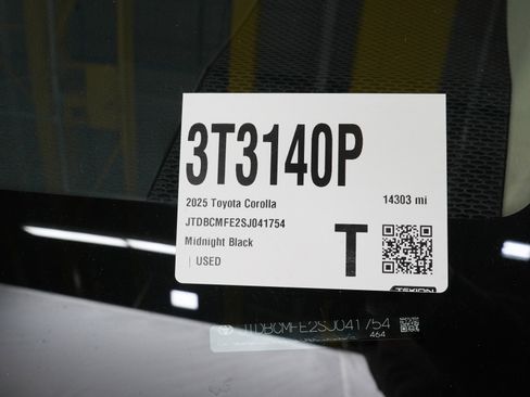 Used 2025 Toyota Corolla LE image 27