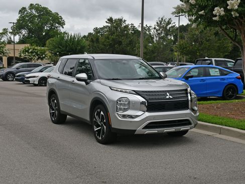 Used 2024 Mitsubishi Outlander SE Black Edition AWD/4WD image 6