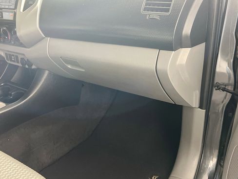 Used 2012 Toyota Tacoma Base image 34