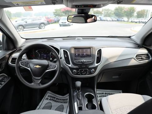 Used 2022 Chevrolet Equinox LS w/ LS Convenience Package AWD/4WD image 9