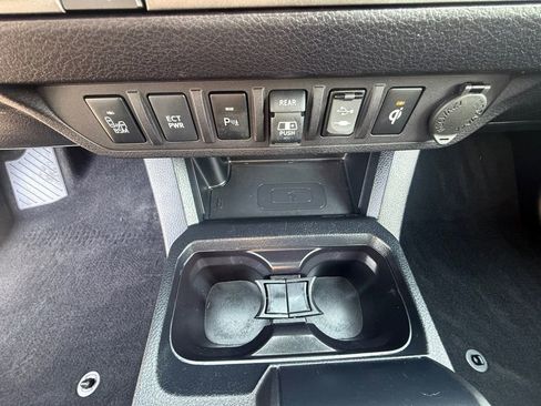 Used 2018 Toyota Tacoma TRD Off-Road w/ Technology Package AWD/4WD image 24