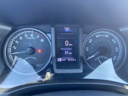 Used 2018 Toyota Tacoma TRD Sport w/ Technology Package RWD image 21