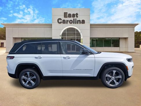 New 2026 Jeep Grand Cherokee Limited RWD image 2
