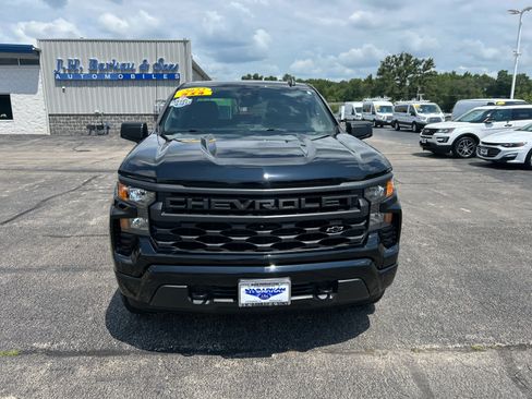 Used 2022 Chevrolet Silverado 1500 Custom AWD/4WD image 2