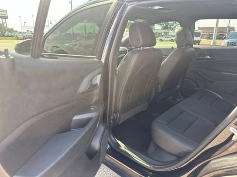 Used 2024 Chevrolet Trax RS w/ Sunroof Package FWD image 27