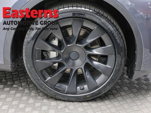 Used 2023 Tesla Model Y AWD image 25