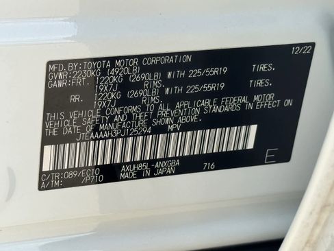 Used 2023 Toyota Venza XLE image 26