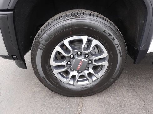 Used 2024 GMC Sierra 2500 SLE image 57