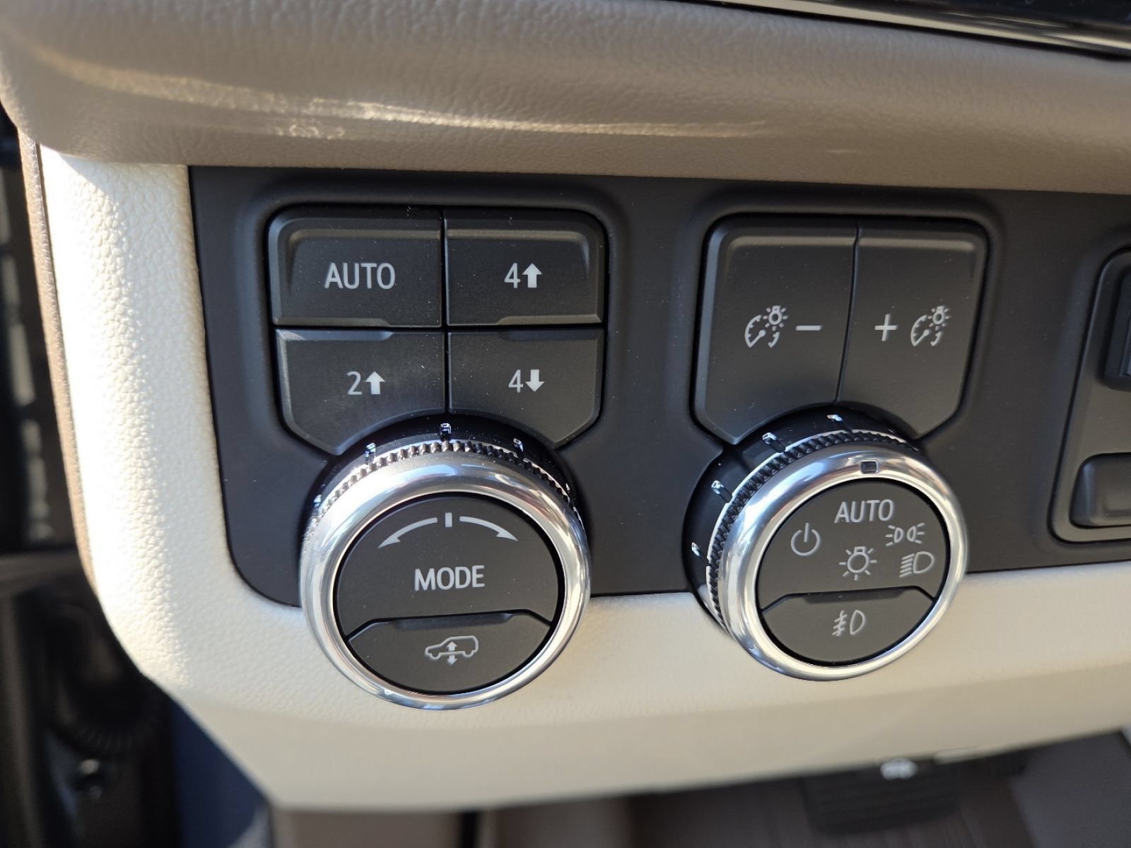 New 2026 GMC Yukon XL Denali w/ Denali Reserve Package AWD/4WD image 6