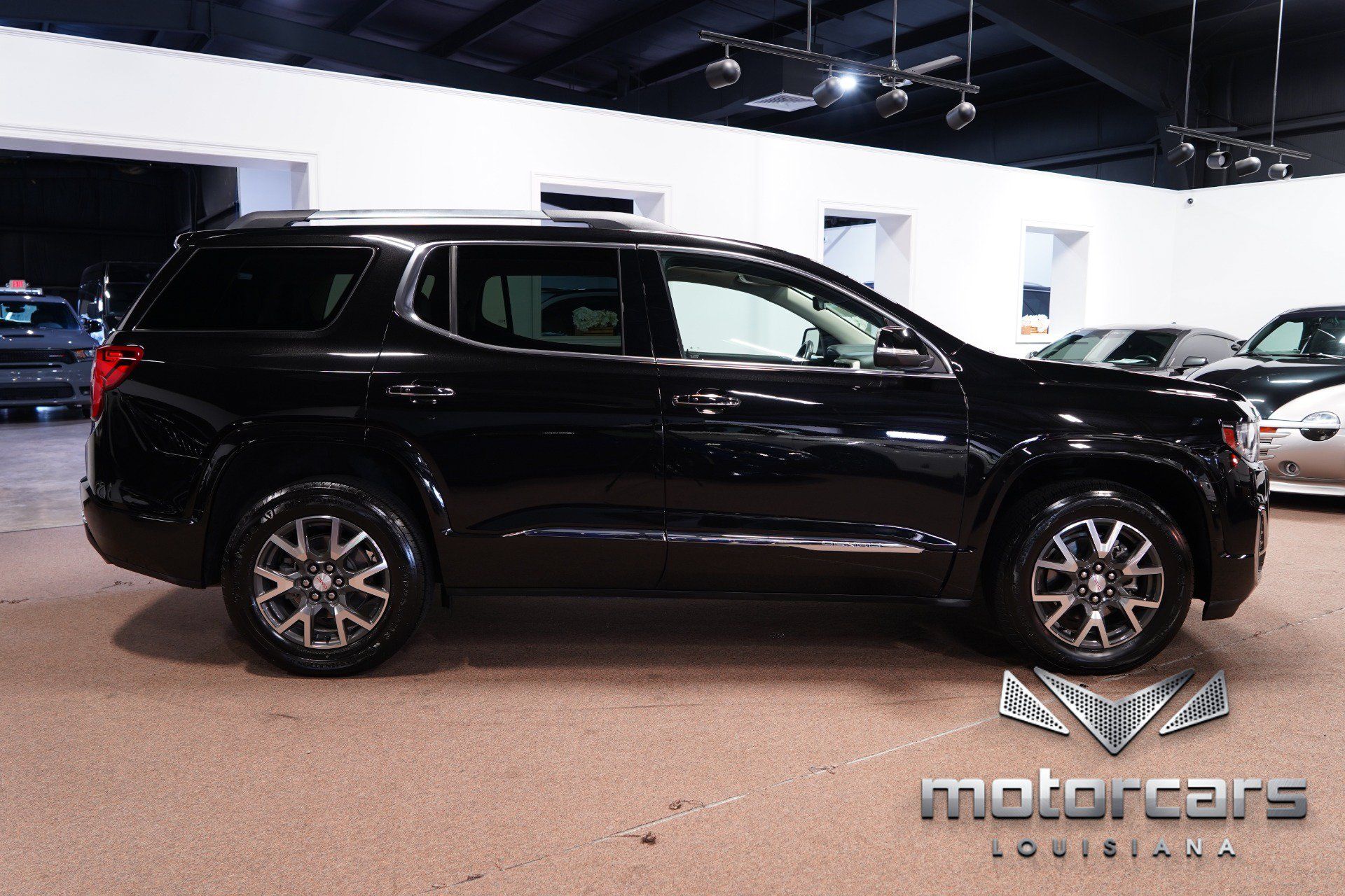 Used 2021 GMC Acadia Denali w/ Denali Technology Package FWD image 8