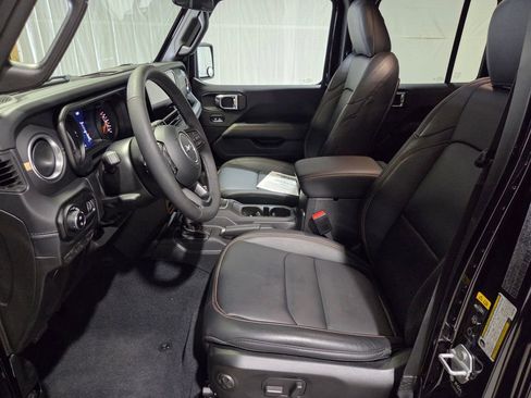 Certified 2025 Jeep Gladiator High Tide image 10