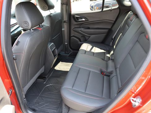 Used 2024 Chevrolet Trax RS w/ Sunroof Package FWD image 20