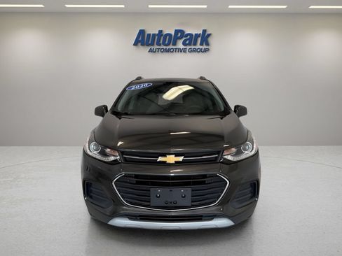 Used 2020 Chevrolet Trax LT w/ Driver Confidence Package AWD/4WD image 2