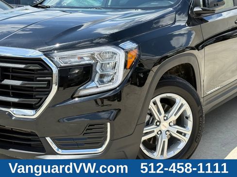 Used 2024 GMC Terrain SLE w/ Driver Convenience Package FWD image 3