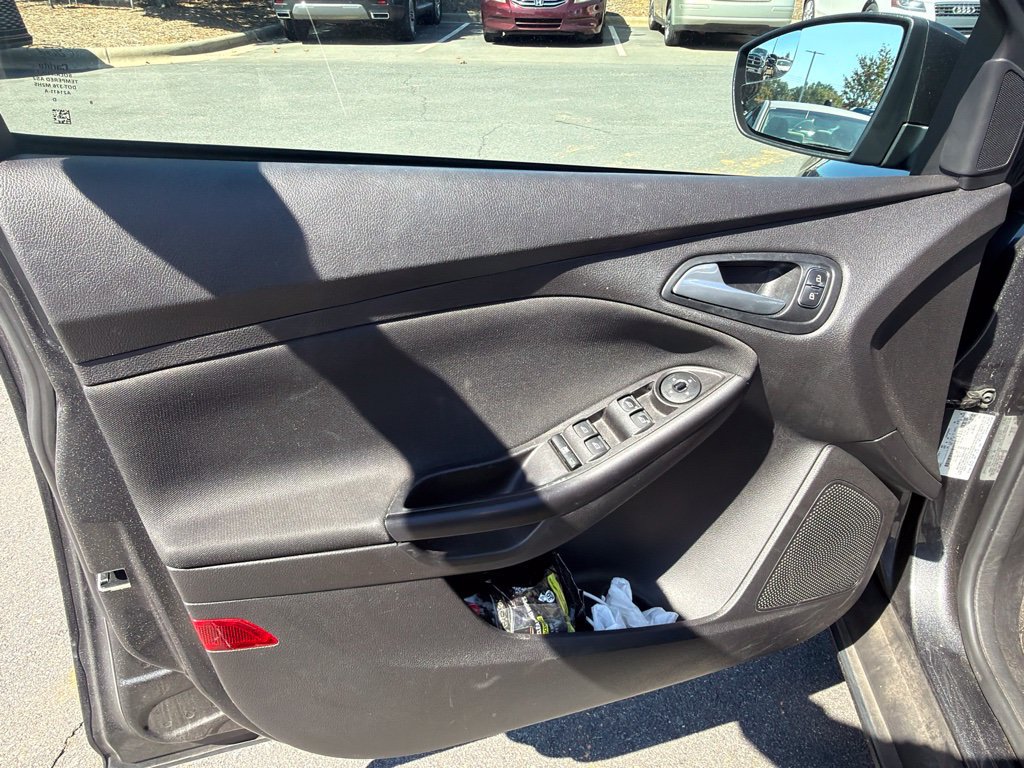 Used 2018 Ford Focus SEL FWD image 9
