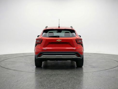 Used 2025 Chevrolet Trax LT w/ LT Convenience Package image 7