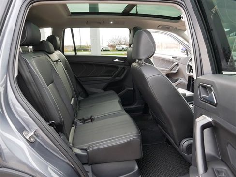 Certified 2024 Volkswagen Tiguan SE image 19