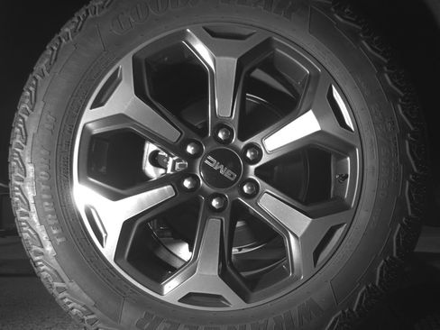Used 2025 GMC Yukon AT4 Ultimate AWD/4WD image 15