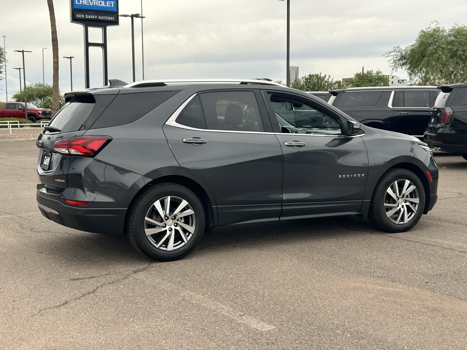 Certified 2022 Chevrolet Equinox Premier w/ LPO, Cargo Package FWD image 5