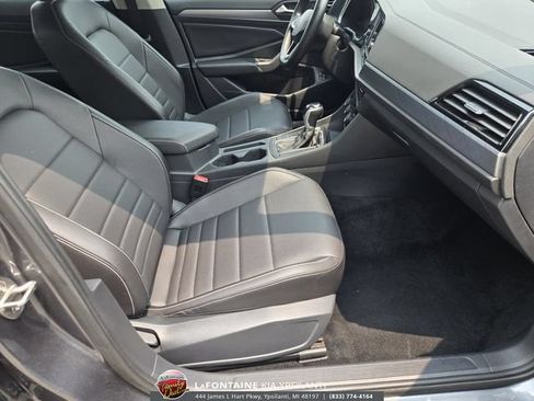 Used 2024 Volkswagen Jetta SE FWD image 38