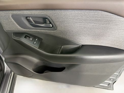 Used 2023 Nissan Rogue S FWD image 30