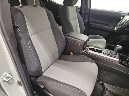 Certified 2023 Toyota Tacoma TRD Off-Road AWD/4WD image 35