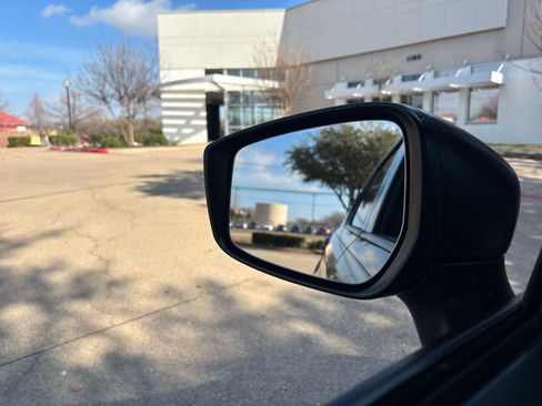 Used 2020 Nissan Versa S image 30