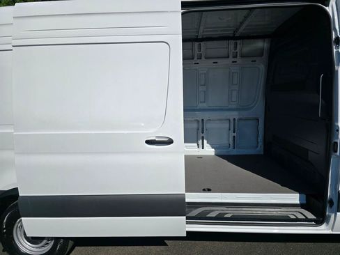 New 2025 Mercedes-Benz eSprinter 170 Cargo image 22