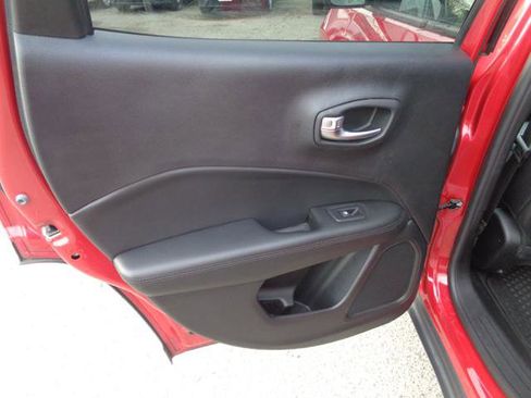 Used 2018 Jeep Compass Latitude w/ Popular Equipment Group image 19