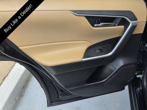 Used 2021 Toyota RAV4 XLE w/ Convenience Package FWD image 31