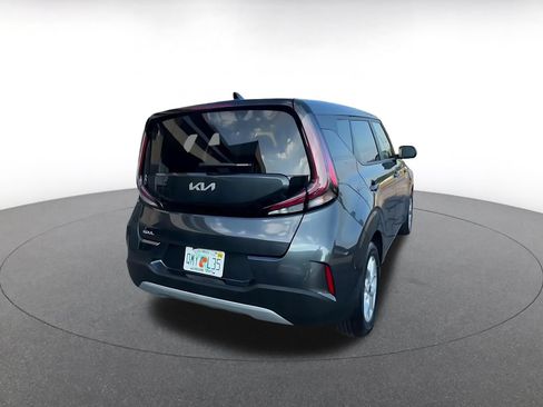 Used 2025 Kia Soul LX w/ LX Technology Package FWD image 10