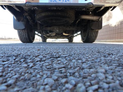 Used 2019 Nissan Frontier SL image 9